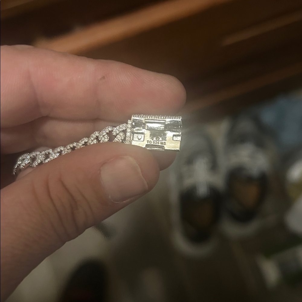 24 inch 6 mm 925 silver moissanite Cuban chain.
54 grams of 925 silver - Picture 5 of 7